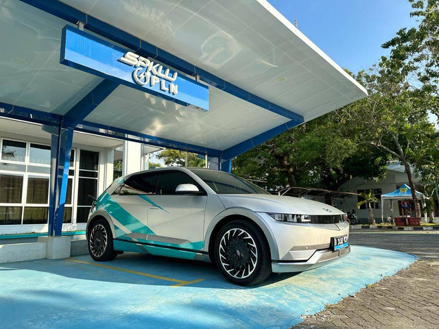 Sebanyak 1.124 unit SPKLU yang tersebar di Indonesia disiagakan untuk memfasilitasi pemudik yang menggunakan kendaraan listrik. Foto: PLN