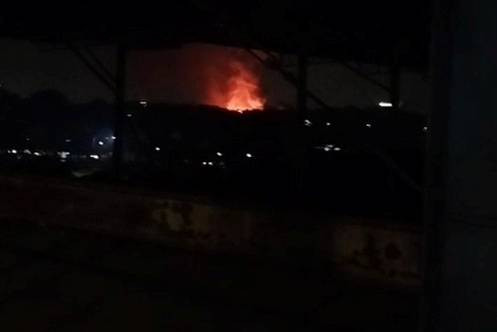 Gudang peluru Batalyon Artileri Medan (Yonarmed) 07/155 GS Kodam Jaya meledak pada Sabtu malam (30/3/2024). Foto: Dok. Istimewa