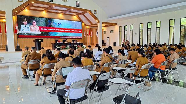 Kegiatan Bimbingan Teknis (Bimtek) pengisian data pada aplikasi e-Walidata Sistem Informasi Pengelolaan Data (SIPD) yang digelar Dinas Kominfo Kabupaten Sitaro.