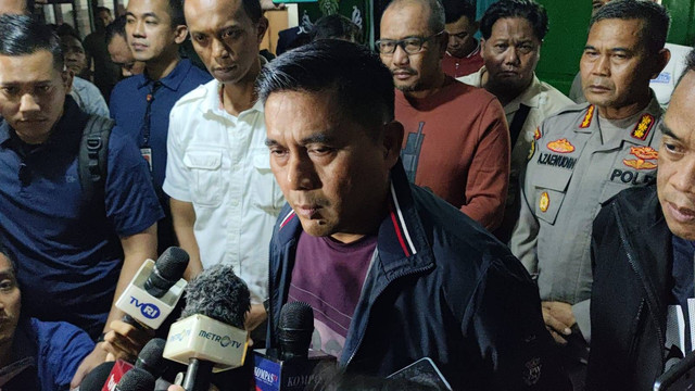Kapolda Metro Jaya Irjen Karyoto di lokasi ledakan Gudang Amunisi Gudmurah Jaya/Bekasi, Jawa Barat, Sabtu (30/3/2024). Foto: Jonathan Devin/kumparan