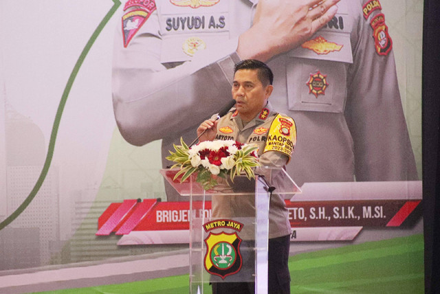 Kapolda Metro Jaya Irjen Pol Karyoto membuka  rapat lintas sektoral Ops Kepolisian Ketupat Jaya - 2024 wilayah hukum Polda Metro Jaya di Balai Pertemuan Polda Metro Jaya, Jakarta, Senin (1/4/2024). Foto: Jamal Ramadhan/kumparan