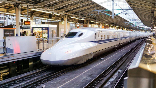 Kereta Shinkansen di Stasiun Tokyo. Foto: Fikri Rasyid/Unsplash