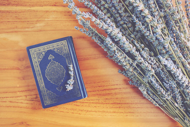 Ilustrasi Bacaan Surat Al Alaq 1-5, sumber: unsplash/TheDancingRain