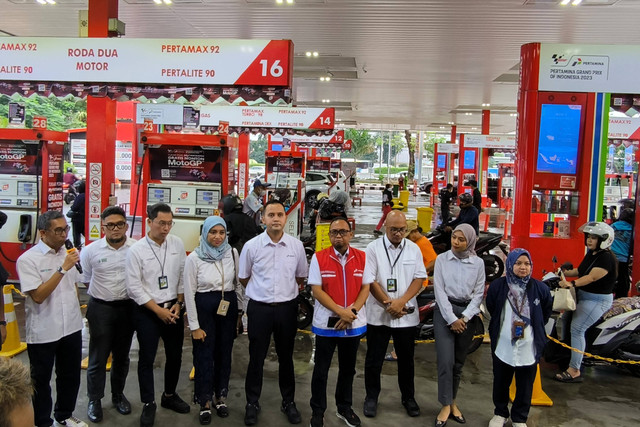 Konferensi pers Pertamina kesiapan BBM melayani mudik Lebaran 2024, di SPBU Pertamina 31.128.02. M.T Haryono, Jakarta Selatan, Senin (1/4/2024). Foto: Akbar Maulana/kumparan