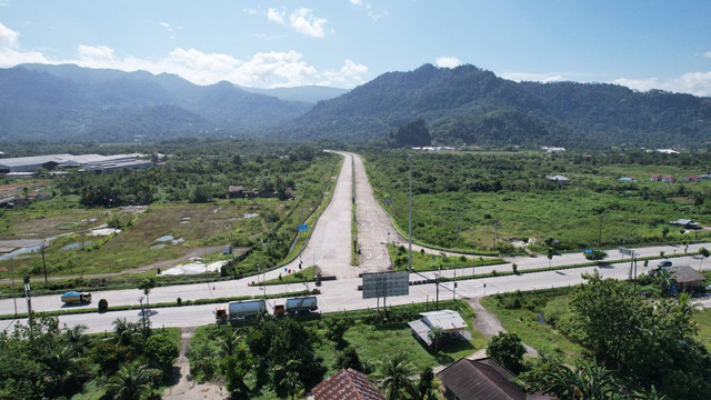 Pembangunan Tol Padang-Sicincin, Sumatera Barat, oleh PT Hutama Karya Infrastruktur (HKI).  Foto:  Hutama Karya Infrastruktur