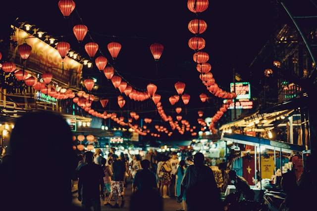 Wisata Malam Cibubur. Foto hanya ilustrasi, bukan tempat sebenarnya. Sumber:Unsplash/Chris Slupski