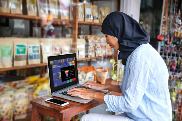 Peserta mengikuti kelas gratis terkait digital marketing dari Telkom. Foto: dok. Telkom