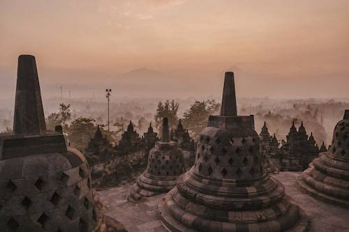 Ilustrasi Ciri-ciri Peninggalan Kerajaan Buddha. Sumber: Unsplash