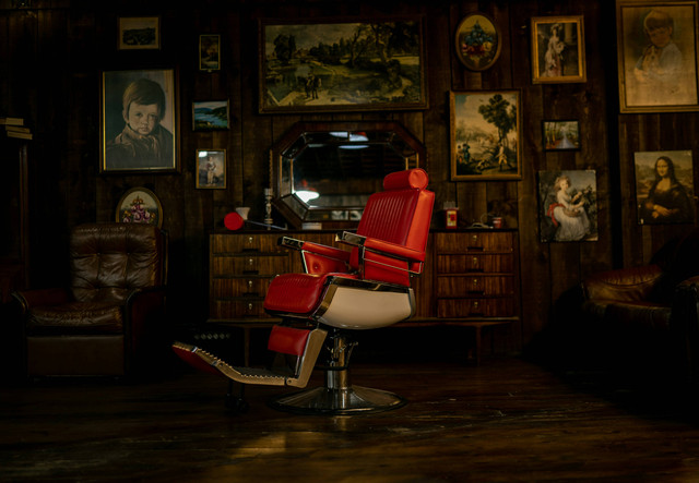 Ilustrasi Rekomendasi Barbershop di Jakarta 2024. Foto: Unsplash/André Reis