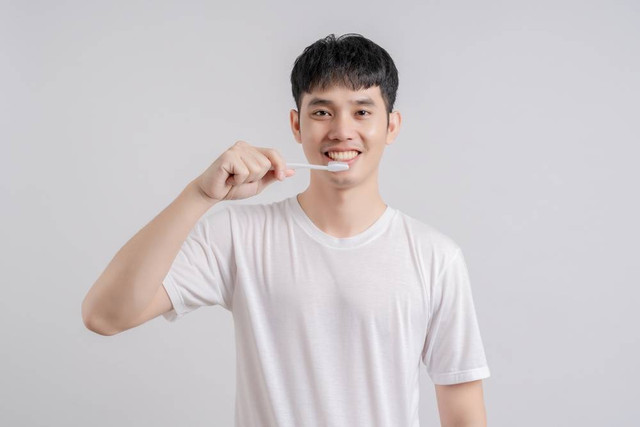 Hukum sikat gigit saat puasa. Foto: Shutterstock