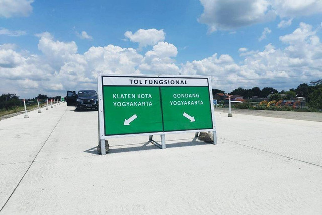 Ruas Tol Solo-Yogyakarta dibuka fungsional sampai Klaten, Selasa (2/4/2024) Foto: Angga Sukmawijaya/kumparan
