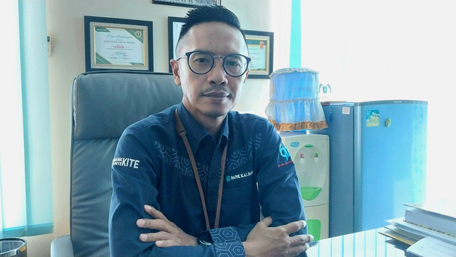 Wakil Pemimpin Bank Kalbar Cabang Sekadau, Khalifudiansyah. Foto: Dina Mariana/Hi!Pontianak