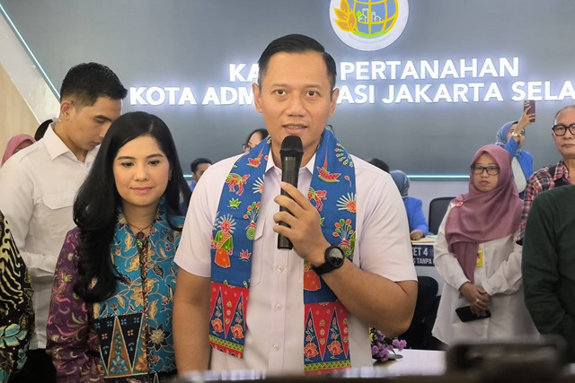 Menteri ATR/BPN, AHY meresmikan kantor pertanahan kota administratif Jakarta Selatan, Rabu (3/4/2024). Foto: Akbar Maulana/kumparan
