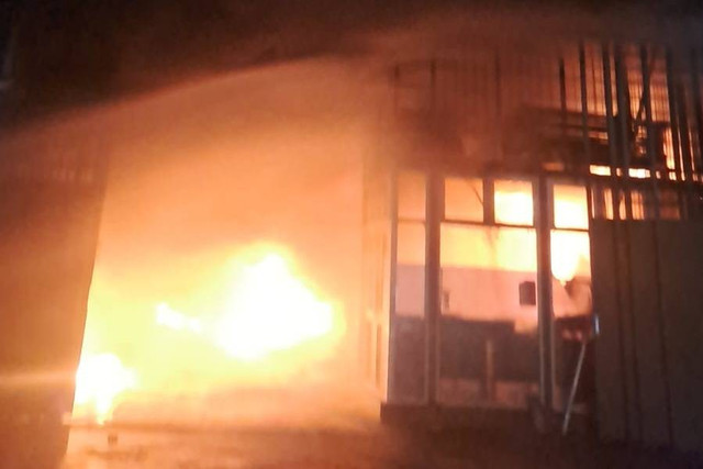 Kebakaran bengkel mobil di Daan Mogot, Jakarta Barat, Rabu (3/4/2024). Foto: Dok. Dinas Gulkarmat DKI Jakarta