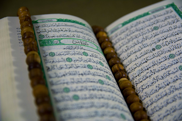 Ilustrasi Tulisan Arab Inna Lillahi Wa Inna Ilaihi Rajiun Allahummaghfirlaha Warhamha. Sumber: Unsplash/GR Stocks