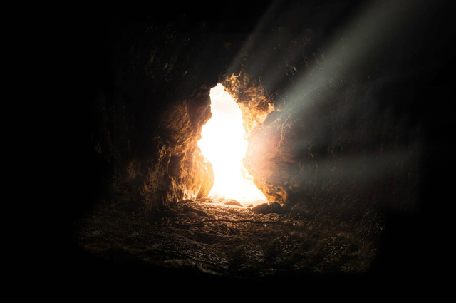 Gua Jomblang . Foto hanya ilustrasi, bukan tempat sebenarnya. Sumber: Unsplash/bruno van