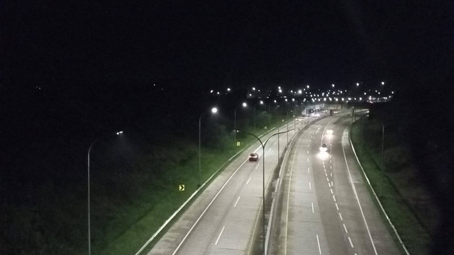 Kondisi Tol Bocimi dari JPO Cigombong, pasca-amblasnya tol di KM 64, Rabu (3/4/2024). Ruas kiri mengarah ke Sukabumi, ruas kanan mengarah ke Bogor, Foto: kumparan