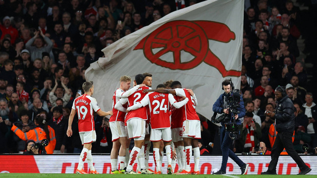 Selebrasi gol saat laga Arsenal vs Luton Town dalam lanjutan Liga Inggris 2023/24 di Stadion Emirates pada Kamis (4/4) dini hari WIB. Foto: REUTERS/Toby Melville
