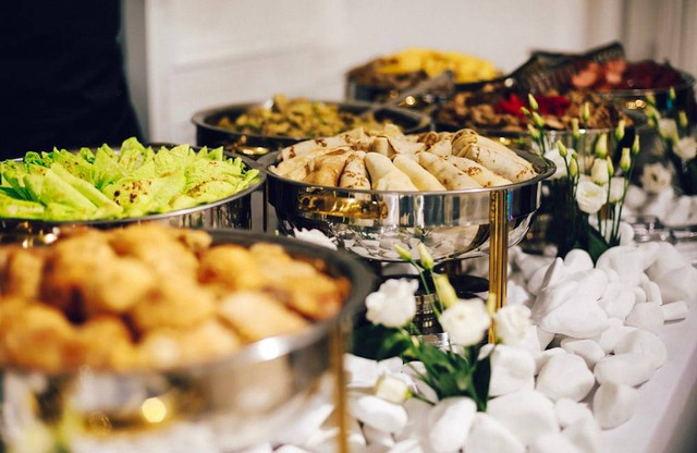 Catering Lebaran di Bandung. Foto Hanya Ilustrasi Bukan Tempat Sebenarnya. Sumber Unsplash/Saile Ilyas