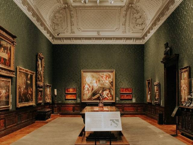 Ilustrasi apa perbedaan seni rupa murni dan terapan. Sumber: unsplash.com/HesterQiang.