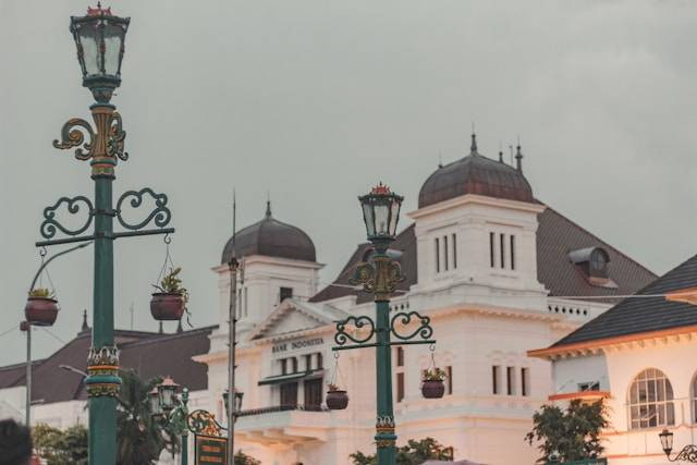 Sejarah gedung DPRD DIY. Foto hanyalah ilustrasi, bukan tempat yang sebenarnya. Sumber: Unsplash/Suci Melia Nirmalasari