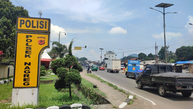 Suasana arus mudik  H-5 jelang lebaran di Cileunyi hingga Nagreg, Kabupaten Bandung, pada Jumat (5/4/2024). Foto: Rachmadi Rasyad/kumparan