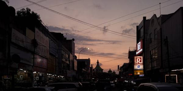 Pasar Barang Bekas di Bandung, foto hanya ilustrasi, bukan tempat sebenarnya, Unsplash/Hijrah Abu