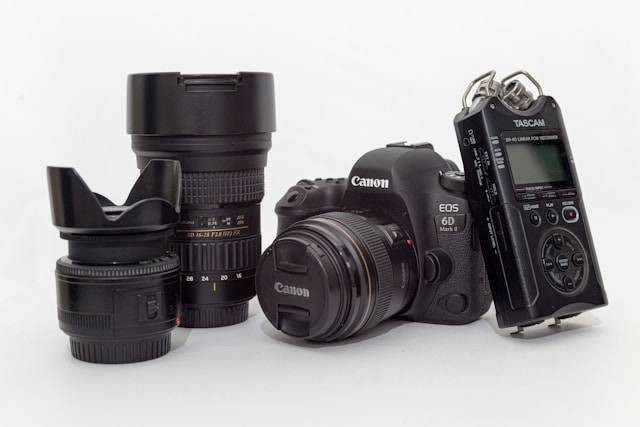 Ilustrasi Tips Memilih Kamera DSLR. Foto: dok. Unsplash/Oscar Ivan Esquivel Arteaga