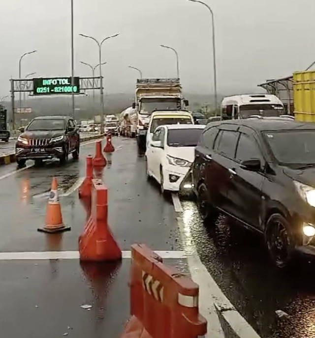 Cigombong macet parah, Jumat sore (5/4/2024). Dok: kumparan