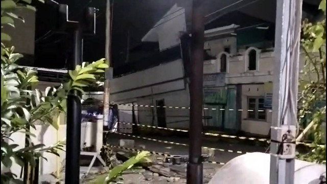 Longsor terjadi di sebuah rumah di Puri Ngaliyan Kota Semarang, Jumat (5/4/2024). Foto: Dok. Istimewa
