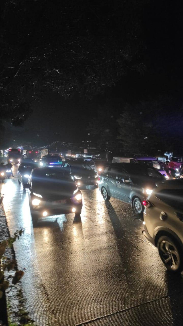 Kendaraan yang tersendat di Cicalengka, Kabupaten Bandung, Jumat (5/4/2024). Foto: Dok. Istimewa