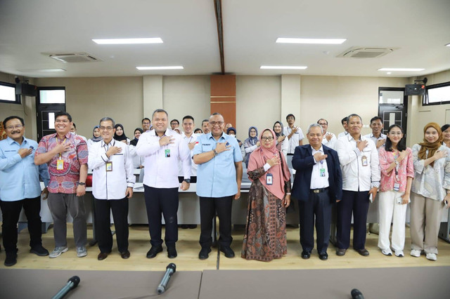 Wakil Menteri Ketenagakerjaan Afriansyah Noor memberikan apresiasi atas Revitalisasi Balai K3 Samarinda yang mengarah kepada peningkatan kapasitas SDM dan revitalisasi sarana dan prasarana. Foto. Biro Humas Kemaker
