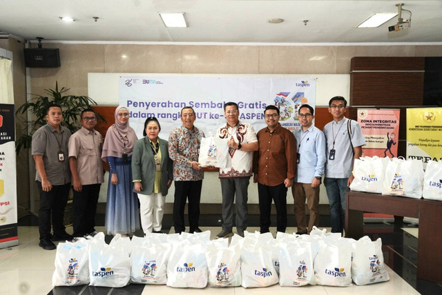 Memperingati HUT ke-61, TASPEN menggelar kegiatan pembagian lebih dari 2.363 paket sembako gratis bagi para ASN aktif di beberapa Kementerian, Lembaga, dan Instansi Pemerintah. Foto: Dok. Taspen