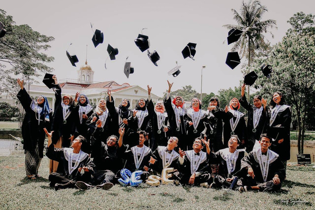 Ilustrasi contoh teks MC wisuda tahfidz. Sumber: pexels.com
