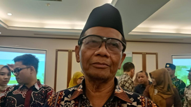 Cawapres 03 Mahfud MD usai diskusi di ICMI Orwil DIY di Loman Park Hotel, Kabupaten Sleman, Sabtu (6/4/2024). Foto: Arfiansyah Panji Purnandaru/kumparan