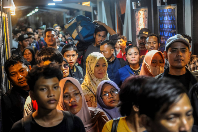 Ilustrasi penumpang kapal di Pelabuhan Merak. Foto: Muhammad Bagus Khoirunas/ANTARA FOTO