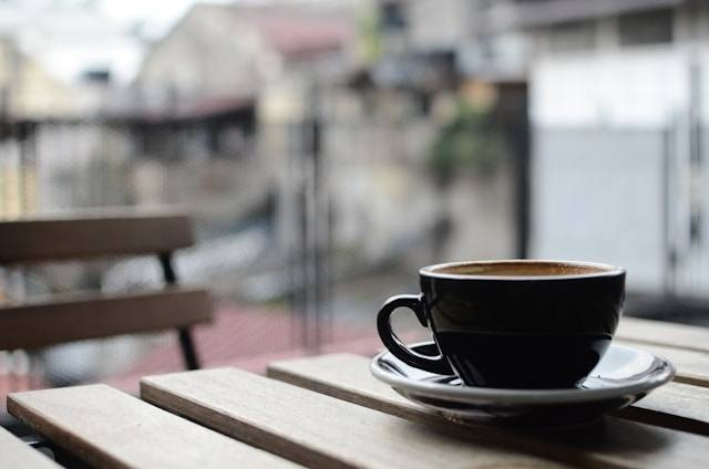 Wistara coffee and space. Foto hanyalah ilustrasi, bukan tempat yang sebenarnya. Sumber: Unsplash/karl chor