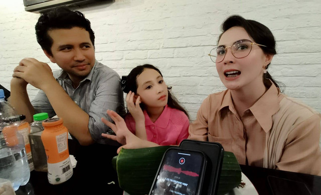 Arumi Bachsin bersama keluarga. Foto: Masruroh/Basra