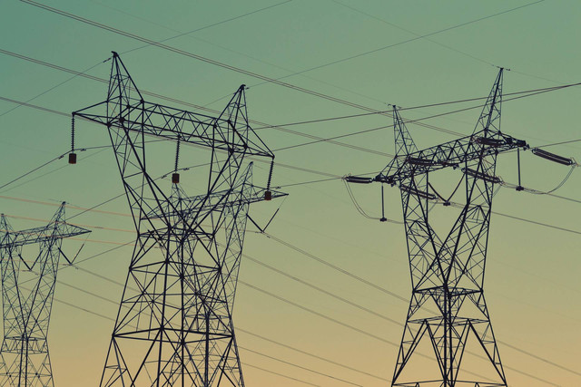 Ilustrasi jarak aman minimum pada tegangan menengah 20 kv adalah. Sumber: fre sonneveld/unsplash