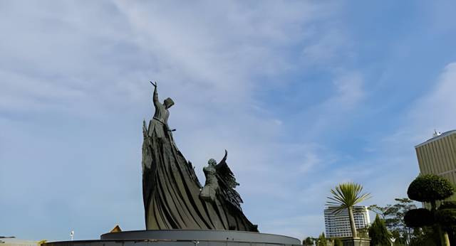 Tugu Zapin Pekanbaru. Foto: Shutterstock