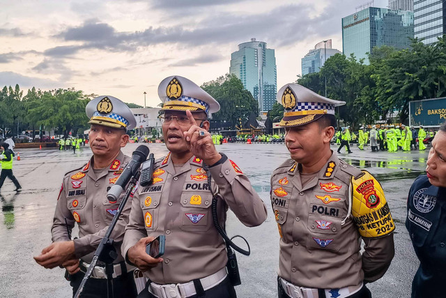 Dirlantas Polda Metro Jaya Kombes Pol Latif Usman saat dijumpai usai Apel Gelar pasukan pengamanan malam takbiran 2024, Selasa (9/4/2024) Foto: Thomas Bosco/kumparan