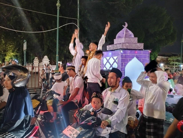 Malam takbiran di kawasan Malioboro Yogyakarta, Selasa (9/4/2024) malam. Foto: M Wulan