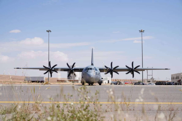 Pesawat Hercules TNI AU C 130 J (A-1340) Sukses Terjunkan Bantuan di Gaza, Selasa (9/4/2024) Foto: Dok Puspen TNI