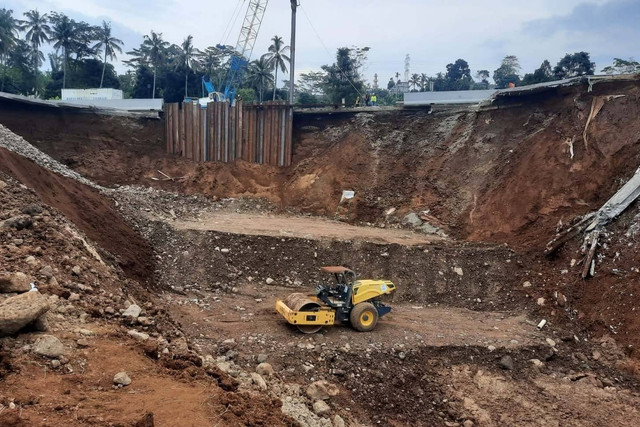 Penanganan Darurat Longsor Tol Bocimi. Foto: Kementerian PUPR