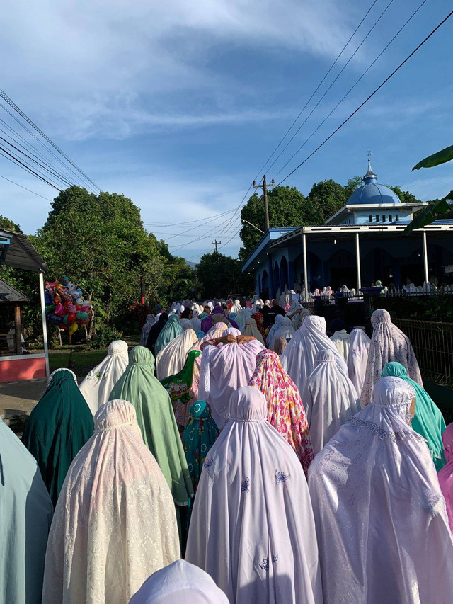 Sholat  dimasjid purbalingga, sumber: dokumen pribadi