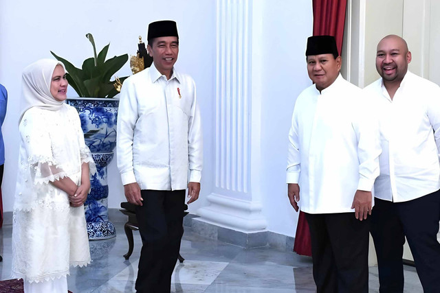 Prabowo Subianto bersama putranya bersilaturahmi Lebaran hari kedua mengunjungi Presiden Jokowi, Kamis (11/4/2024) Foto: Dok Tim Prabowo
