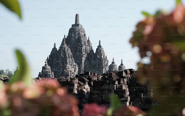 Ilustrasi Siapa yang Membangun Candi Prambanan? Sumber: Unsplash