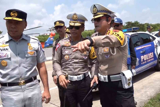 Kakorlantas Polri Irjen Aan Suhanan meninjau kecelakaan bus Rosalia Indah, Kamis (11/4/2024) Foto: Dok NTMC Polri