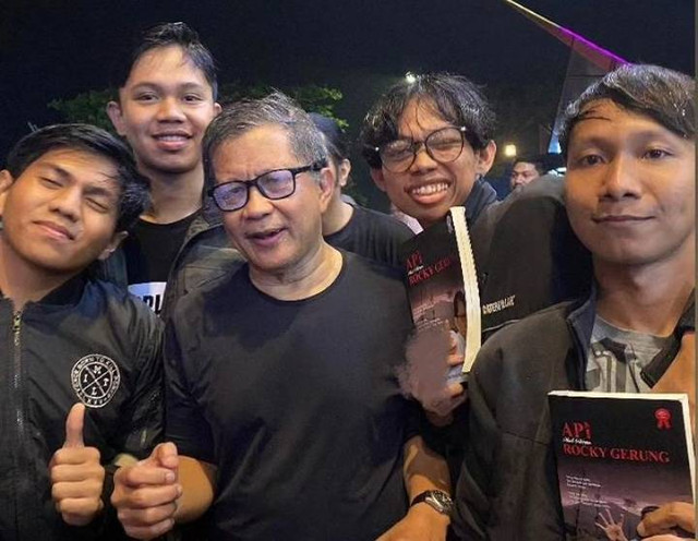 Foto bersama dengan Rocky Gerung di Diskusi Akal Sehat (Dok. pribadi)