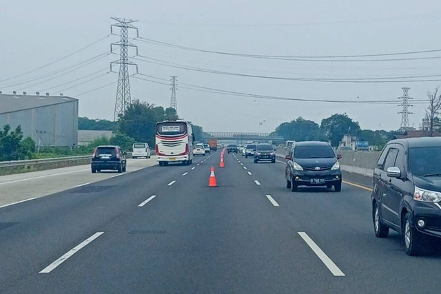 Contraflow di Tol Jakarta-Cikampek saat arus mudik, Jumat (12/4/2024). Foto: Dok. Jasa Marga